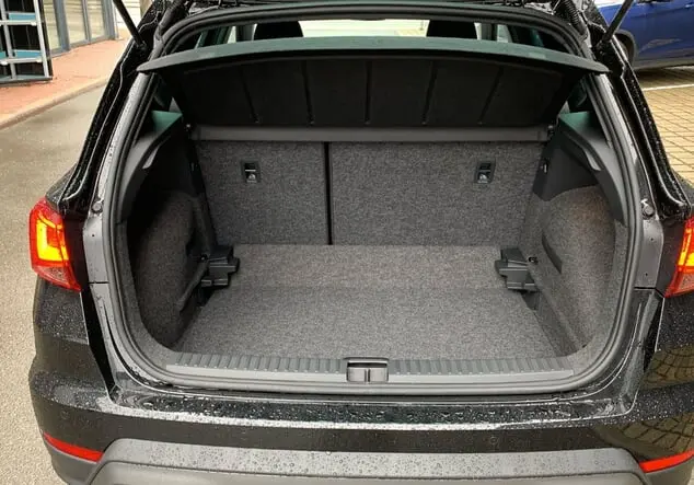 Angebotsdetails Seat Arona FR 1.0 TSI Winterpaket, Voll SONDER ANGEBOT Nevada Weiß Midnight Schwarz