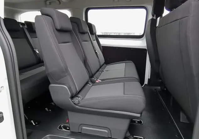 Angebotsdetails Opel Vivaro Opel Vivaro Kombi 9-Sitzer Lang 2.0 BlueHDi 180 130 kW (177 PS) 8-Gang Automatikgetriebe Arktis Weiß