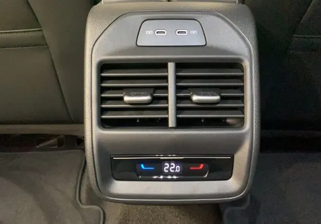 Angebotsdetails Volkswagen Passat Variant B9 2.0 TDI Elegance KLIMA Grau (Diabasgrau Metallic)