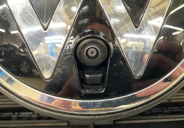 Angebotsdetails Volkswagen Amarok 3.0 TDI 4Motion Aventura DC +NAVI+AHK+SOU WeiÃ (Clear White)