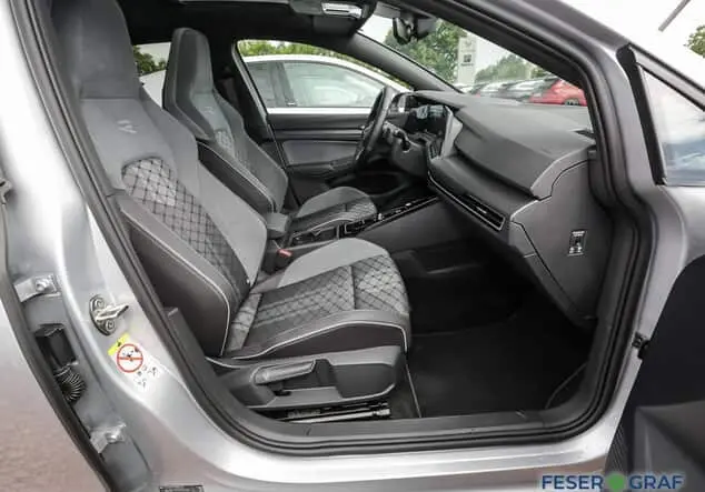 Angebotsdetails Volkswagen Golf 2.0 TSI R-Line BlackStyle AHK/Matrix Reflexsilber Metallic