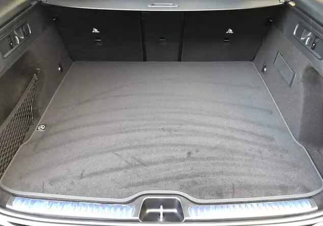 Angebotsdetails Mercedes-Benz GLC 300 4MATIC ++sofort verfügbar++ Metalliclack obsidianschwarz