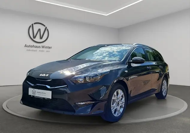 Angebotsdetails Kia Ceed Sportswagon 1,5 T-GDI Vision Komf. Kli Grau ((H8G) DARK PENTA METAL M)