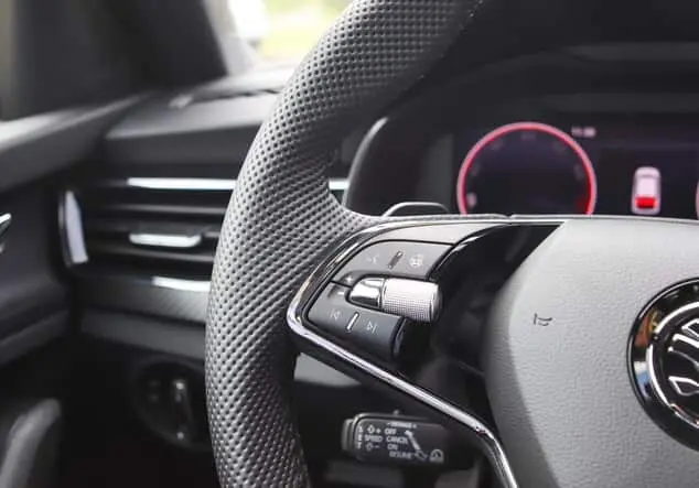 Angebotsdetails Skoda Kamiq 1.5 TSI Monte Carlo Panoramadach Candy-Weiss