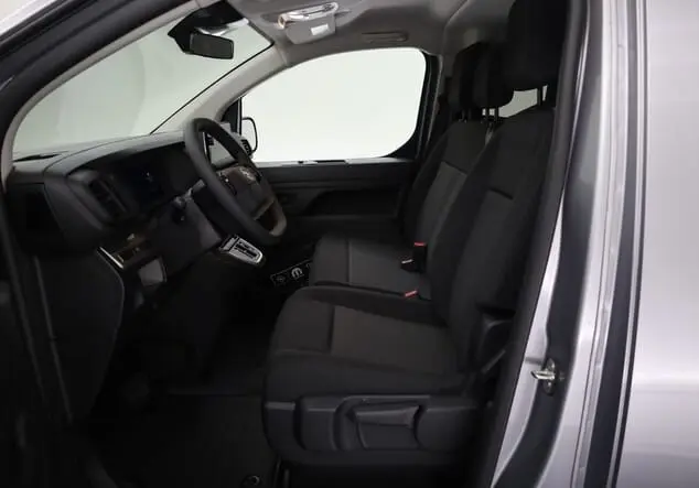 Angebotsdetails Opel Vivaro Opel Kombi 9-Sitzer Lang 2.0 BlueHDi 180 130 kW (177 PS) 8-Gang Automatikgetriebe Diesel Kontrast-Grau (Metallic)