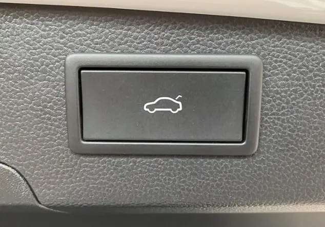 Angebotsdetails Volkswagen Passat Variant B9 2.0 TDI 4M R-Line Signatur WeiÃ (Pure White/Grenadillschwarz Metallic)
