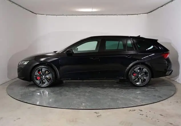 Angebotsdetails Skoda Octavia Combi RS Skoda 2.0 TSI 195 kW (265 PS) 7-Gang-DSG Black-Magic Perleffekt/Schwarz