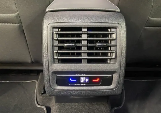 Angebotsdetails Volkswagen Golf VIII 1.5 eTSI Life / RFK Rot (Kings Red Metallic)
