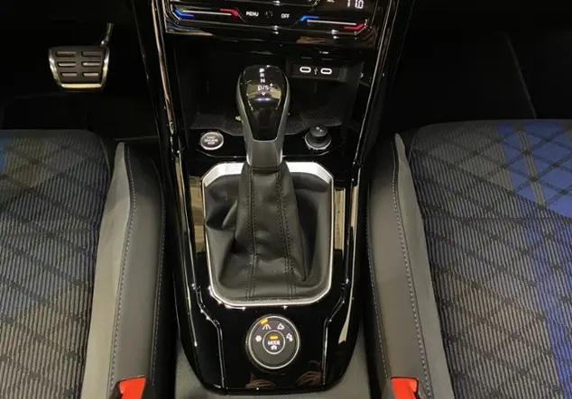 Angebotsdetails Volkswagen T-Roc R 2.0 TSI 4Motion / Schwarz (Deep Black Perleffekt)
