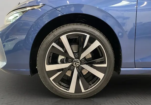 Angebotsdetails Volkswagen Golf VIII Variant Style 1.5 eTSI KLIMA N Blau (Anemonenblau Metallic)