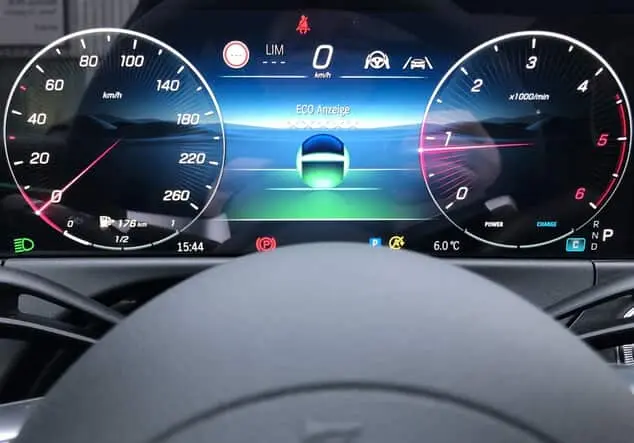 Angebotsdetails Mercedes-Benz E 220 d 4MATIC T-Modell Night Paket Schwarzlack obsidianschwarz