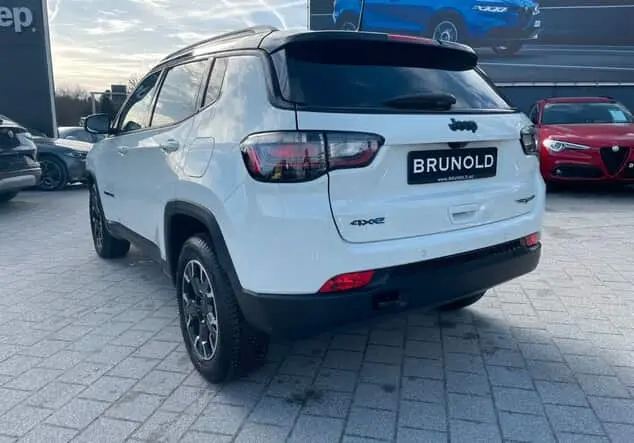 Angebotsdetails Jeep Compass PHEV MY22 + Trailhawk Zweifarb-Lackierung Alpine White/Dach Schwarz