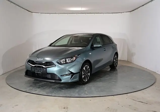 Angebotsdetails Kia Ceed Kia Ceed Silver 1.5 T-GDI 103kW (140PS) 6-Gang Yucca Stahlgrau Metallic
