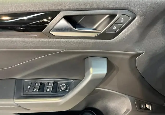 Angebotsdetails Volkswagen T-Roc 2.0 TSI R-Line 4Motion ++sofort verfügbar++ Grenadillschwarz