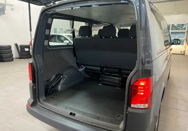 Angebotsdetails Volkswagen T6.1 Kombi 2.0 TDI LR / 9-Sitzer DAB+ Grau (Pure Grey)