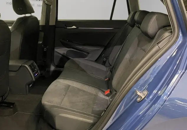 Angebotsdetails Volkswagen Golf VIII Variant Style 1.5 eTSI KLIMA N Blau (Anemonenblau Metallic)