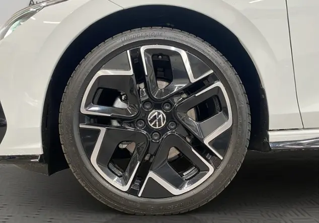 Angebotsdetails Volkswagen Golf VIII 1.5 TSI R-Line 'Black Style' KLIMA WeiÃ (Pure White/Schwarz)