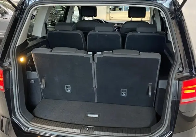 Angebotsdetails Volkswagen Touran 1.5 TSI Active KLIMA NAVI ALU Schwarz (Deep Black Perleffekt)