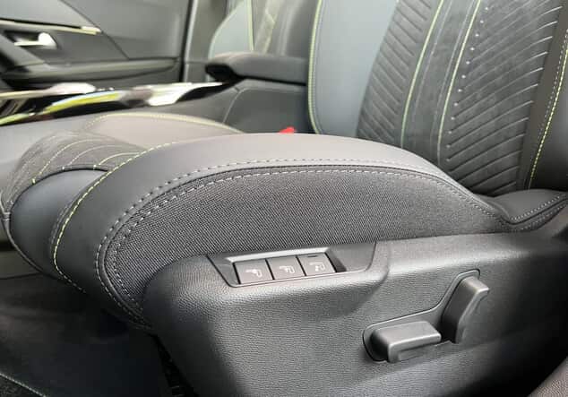 Angebotsdetails Peugeot 2008 1.2 PureTech 130 GT ++sofort verfügbar++ Grau/typ aussenverkleidung-lackierung