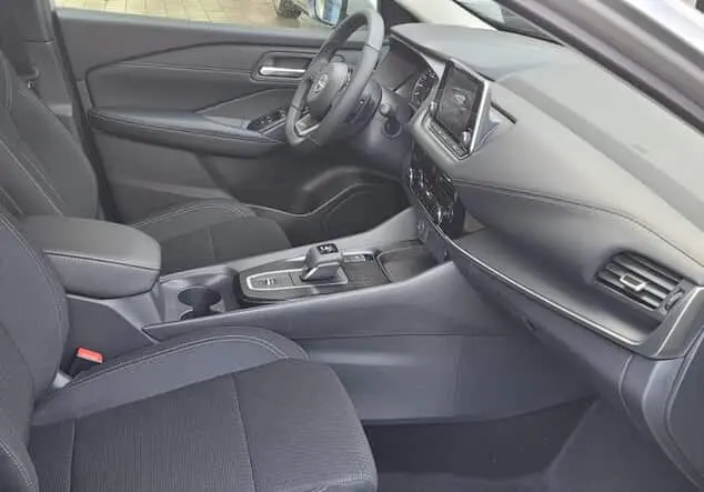 Angebotsdetails Nissan Qashqai DIG-T Mild Hybrid Acenta X-Tronic weiß metallic / grau metallic