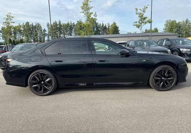 Angebotsdetails BMW 7er BMW 740d 220 kW (299 PS) 8-Gang Steptronic xDrive Saphirschwarz metallic