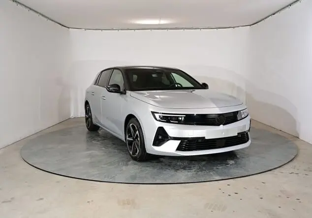 Angebotsdetails Opel Astra Opel Astra GS 1.2 Turbo 96 kW (130 PS) 8-Gang Automatikgetriebe Kristall Silber Metallic