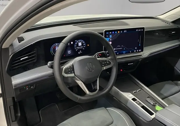 Angebotsdetails Volkswagen Passat Variant B9 1.5 TSI eHybrid Business Weià (Oryxweià Perlmutteffekt)
