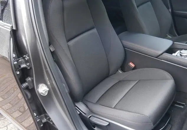 Angebotsdetails Mazda 3 2.5L e-SKYACTIV G 140PS 6MT HOMURA Verschiedene Farben