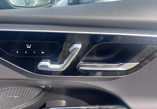 Angebotsdetails Mercedes-Benz C 180 T Avantgarde Edition NAVI elektr. Sitz 18Â° UNG. SCHWARZ - UNILACK