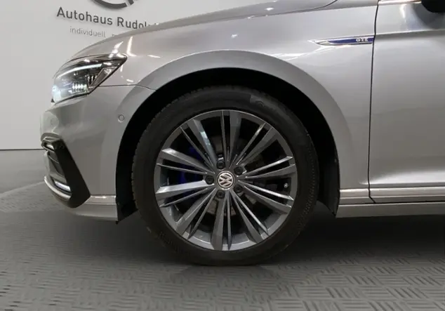 Angebotsdetails Volkswagen Passat Variant GTE 1.4 TSI +STANDHEIZ+LEDER Silber (Pyritsilber Metallic)