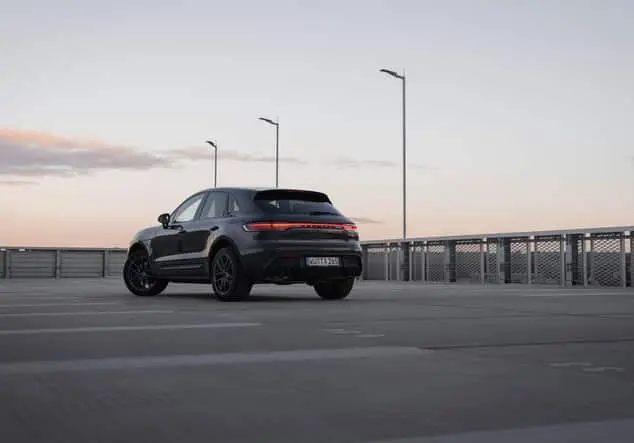 Angebotsdetails Porsche Macan 265 PS, Lederpaket, Automatik, Navi, Rückfahrkamera vulkangraumetallic
