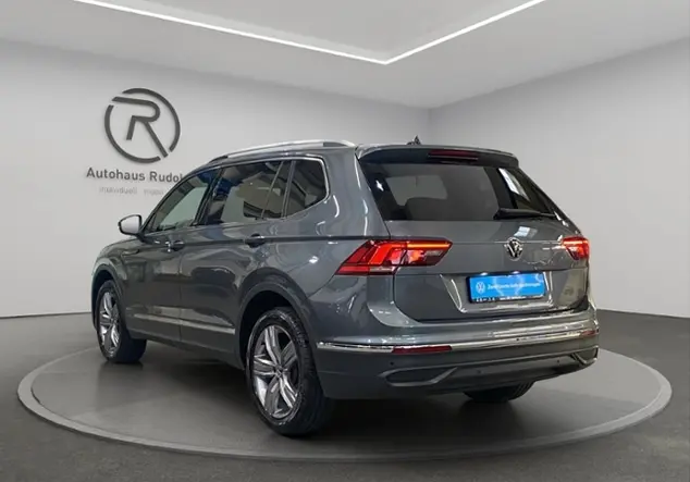 Angebotsdetails Volkswagen Tiguan Allspace 1.5 TSI Move / 7-Sitzer Grau (Platium Grey Metallic)