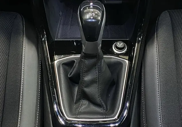 Angebotsdetails Volkswagen T-Cross 1.5 TSI Style R-Line / RFK Schwarz (Deep Black Perleffekt)