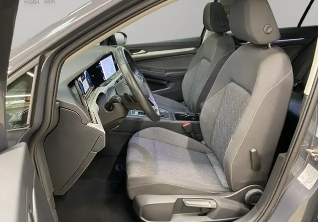 Angebotsdetails Volkswagen Golf VIII Variant 1.5 eTSI Move / Grau (Delfingrau Metallic)