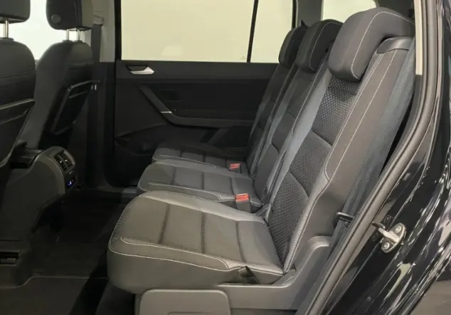 Angebotsdetails Volkswagen Touran 1.5 TSI Active KLIMA NAVI ALU Schwarz (Deep Black Perleffekt)