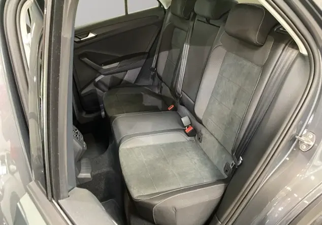 Angebotsdetails Volkswagen T-Roc Style 1.5 TSI STANDHEIZUNG Grau (Indiumgrau Metallic)