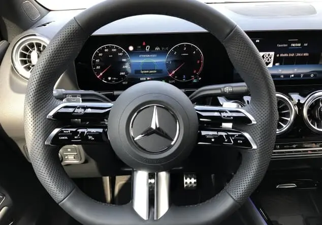 Angebotsdetails Mercedes-Benz GLA 220 d 4MATIC ++sofort verfügbar++ Metalliclack kosmosschwarz