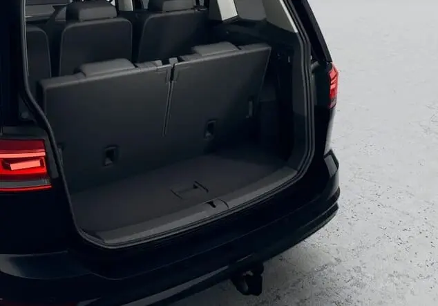 Angebotsdetails Volkswagen Touran Volkswagen Touran Highline R-Line 1.5 TSI 110 kW (150 PS) 7-Gang-DSG Delfingrau Metallic