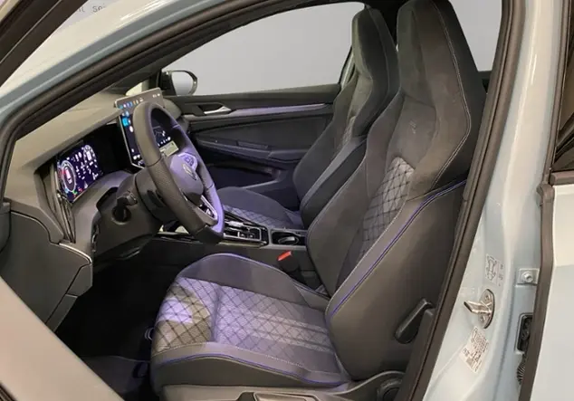 Angebotsdetails Volkswagen Golf VIII Variant R-Line 1.5 eTSI KLIMA Blau (Crystal Ice Blue Metallic)