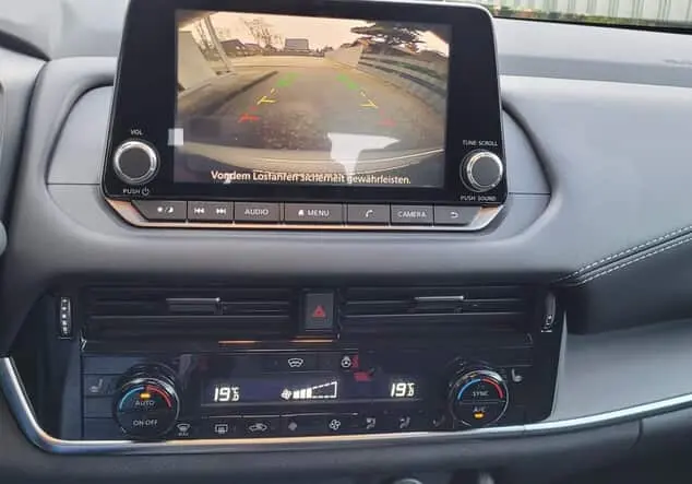 Angebotsdetails Nissan Qashqai DIG-T Mild Hybrid Acenta X-Tronic weiß metallic / grau metallic