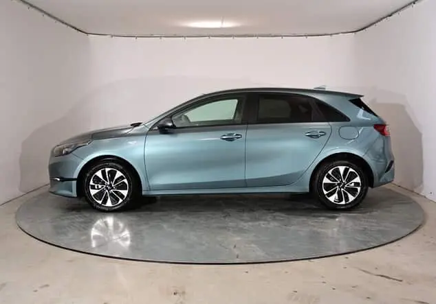 Angebotsdetails Kia Ceed Kia Ceed Silver 1.5 T-GDI 103kW (140PS) 6-Gang Yucca Stahlgrau Metallic