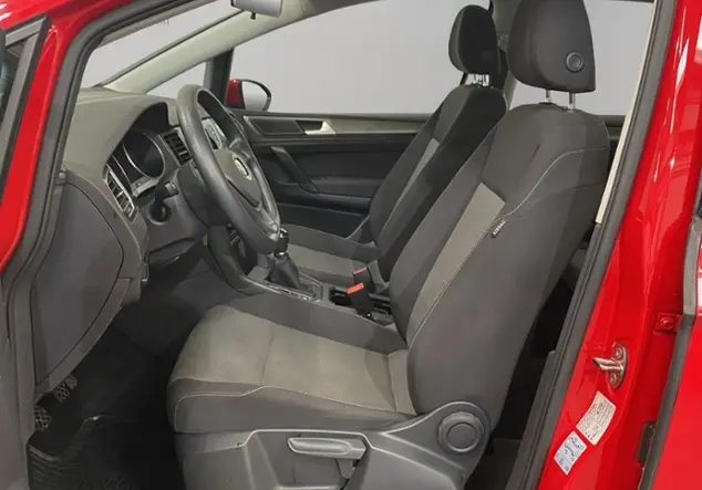 Angebotsdetails Volkswagen Golf Sportsvan 1.2 TSI Trendline / DAB+ Rot (Tornadorot)