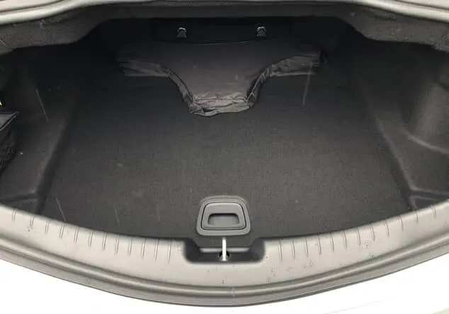 Angebotsdetails Mercedes-Benz CLE 300 4MATIC Cabriolet ++sofort verfügbar++ Silberlack hightechsilber