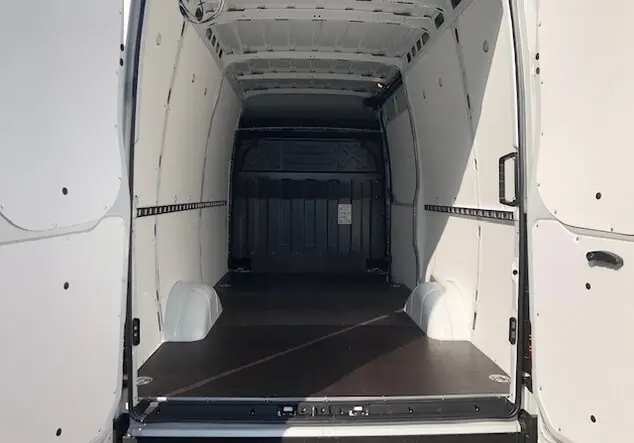 Angebotsdetails Iveco Daily Automatik Ladeboden Weiß