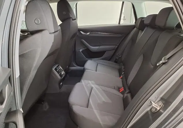 Angebotsdetails Skoda Octavia Combi Skoda Octavia Combi Essence 1.5 TSI 85 kW (116 PS) 7-Gang-DSG Graphite-Grau Metallic