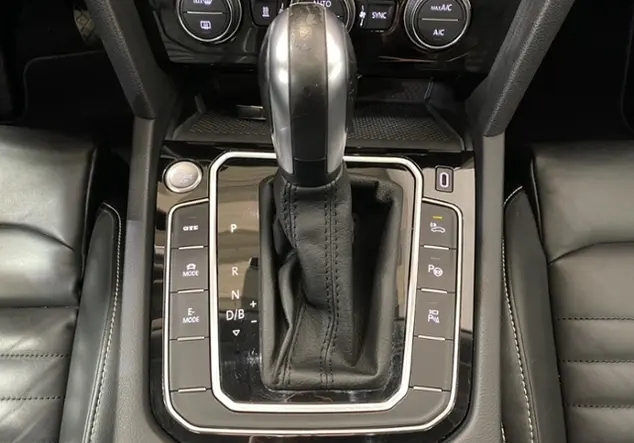 Angebotsdetails Volkswagen Passat Variant GTE 1.4 TSI +STANDHEIZ+LEDER Silber (Pyritsilber Metallic)