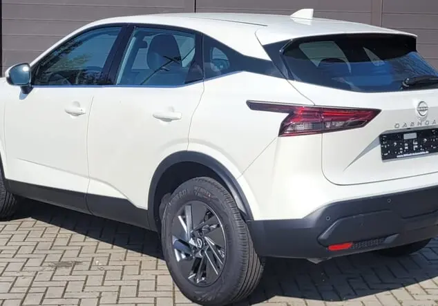 Angebotsdetails Nissan Qashqai DIG-T Mild Hybrid Acenta X-Tronic weiß metallic / grau metallic