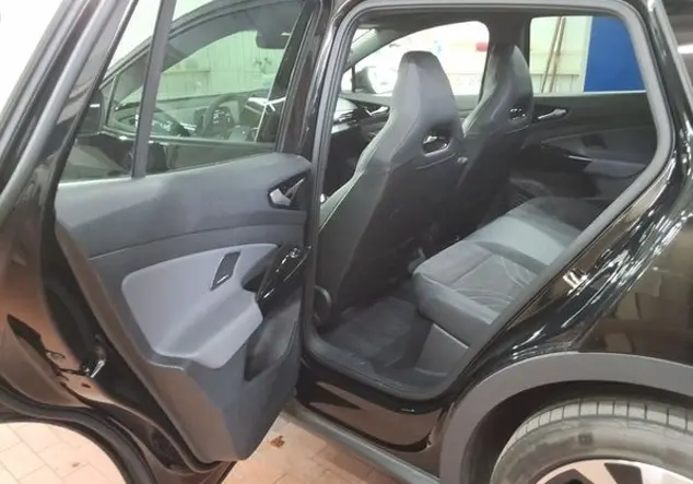 Angebotsdetails Volkswagen ID.4 Pro Performance Move 82 kWh KLIMA NAVI Schwarz (Grenadillschwarz Metallic)