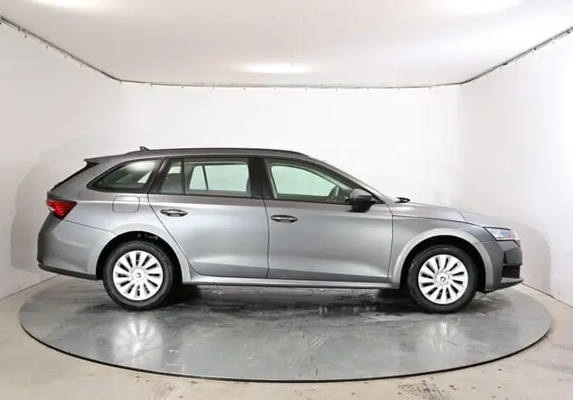 Angebotsdetails Skoda Octavia Combi Skoda Octavia Combi Essence 1.5 TSI 85 kW (116 PS) 7-Gang-DSG Graphite-Grau Metallic