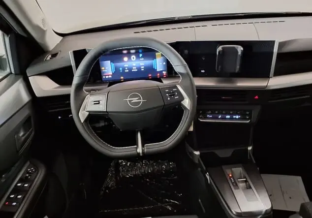 Angebotsdetails Opel Frontera Opel Frontera Edition 1.2 Direct Injection Turbo Hybrid 48 V 81 kW (110 PS) Elektrisches 6-Gang-Doppelkupplungsgetriebe (eDCT) Karbon Schwarz Metallic